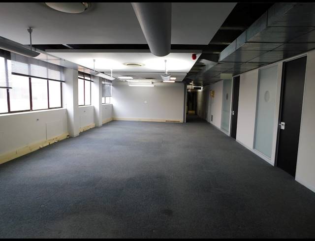 1,000M² OFFICE TO LET IN FERNDALE